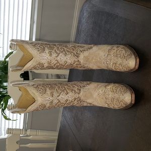 Corral Boots White Glitter Inlay and Crystals size 10 with stretched calf